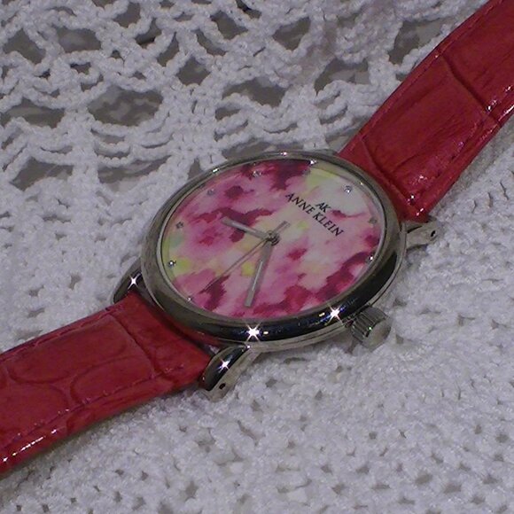 Vintage Anne Klein Wrist Watch with Leather Band - Picture 4 of 11